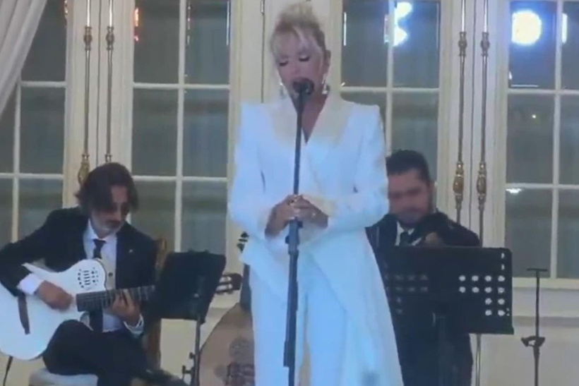 Emine Erdoğan'ın First Lady'ler yemeğinde Ajda Pekkan sürprizi! - Resim : 1