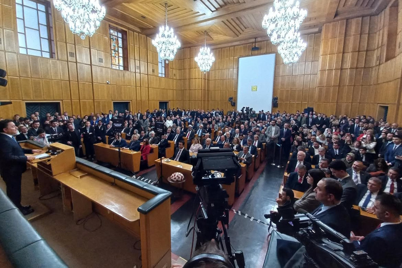 Ahmet Davutoğlu'nun ardından harekete geçtiler: 2 parti birleşip onları da almak istiyor - Resim : 1