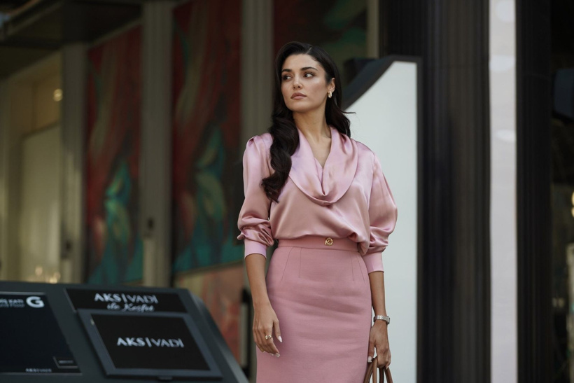 Hande Erçel'in yeni sezon planı belli oldu! Bir de sürprizini açıkladı - Fotoğraf: 4