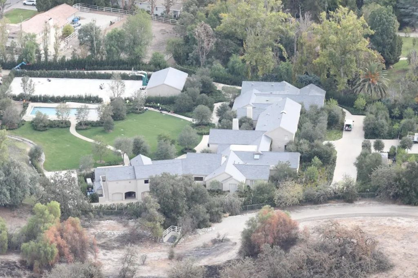 Kim Kardashian'ın 60 milyon dolarlık malikanesine hırsız girdi! Çaldığı araçla mahallede tur attı - Fotoğraf: 2