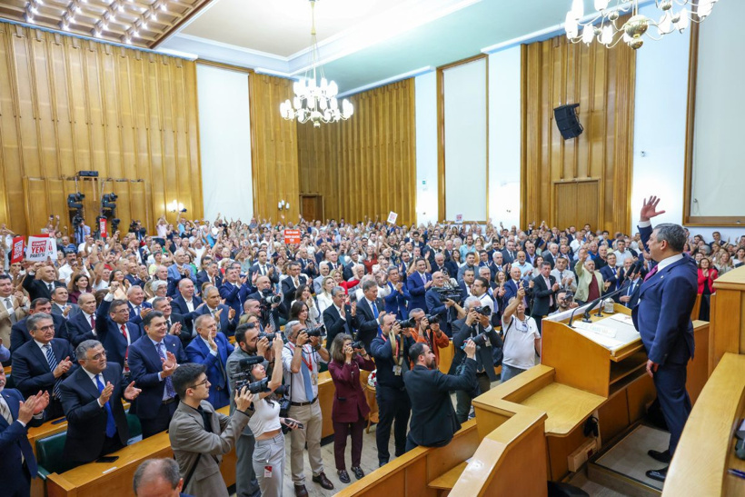 Özgür Özel İtalyan basınına konuştu: Otoriterlik Türkiye'nin kaderi değildir - Resim : 1