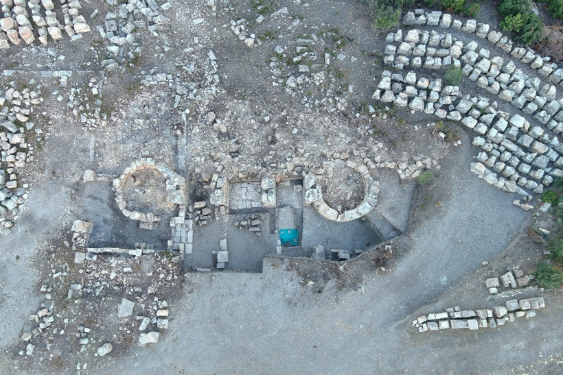 Burdur'da 2 bin yıllık sürpriz: İmparatorun heykeli yeniden ayağa kaldırıldı - Resim : 1