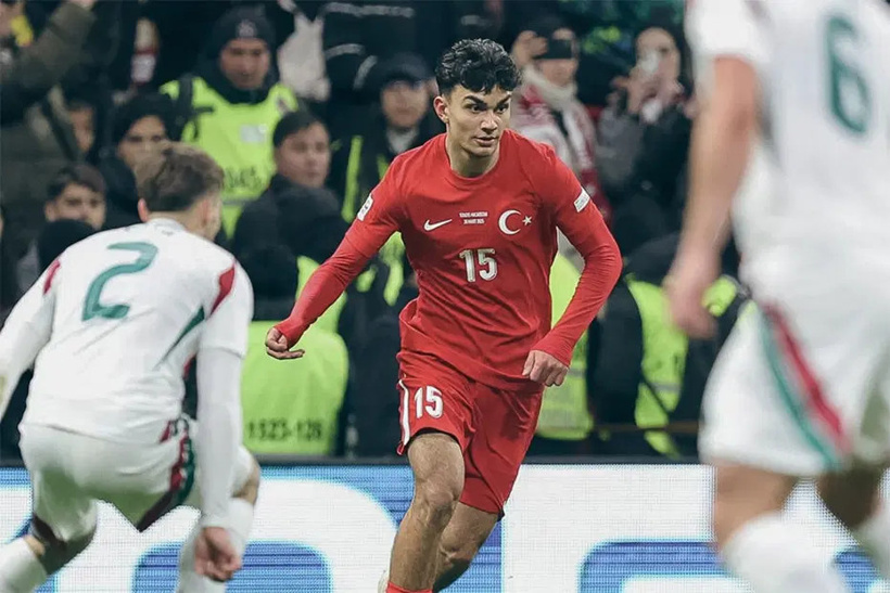 Fenerbahçe peşini bırakmadı: Transferin son gününde dev teklif - Resim : 1