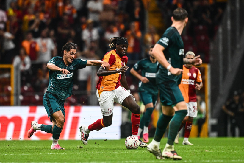 Galatasaray maçındaki kural dışı müdahale: Trio'da açıklandı - Fotoğraf: 12