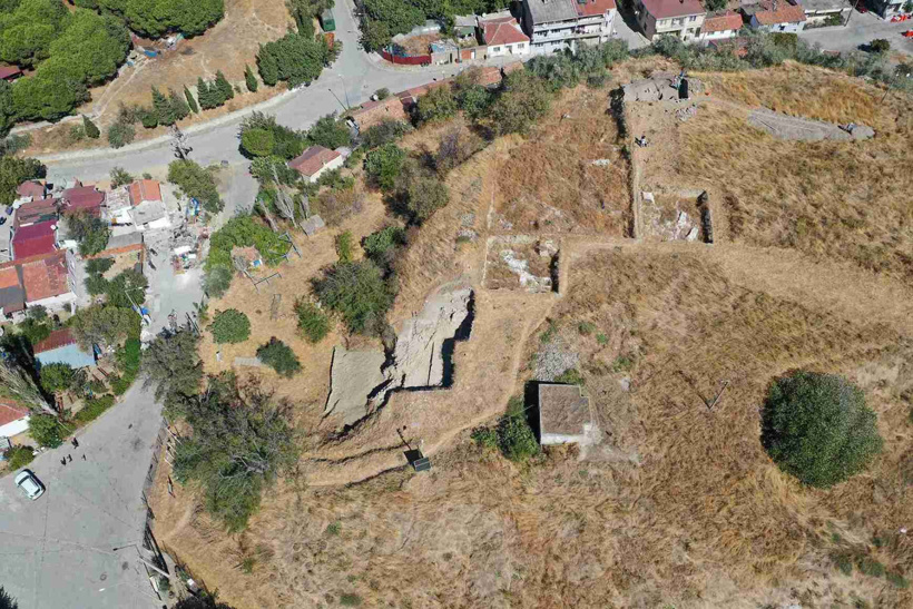 Çanakkale’de toprağın altında 4 bin 200 yıllık keşif! 7 metre derinden çıktı - Resim : 1