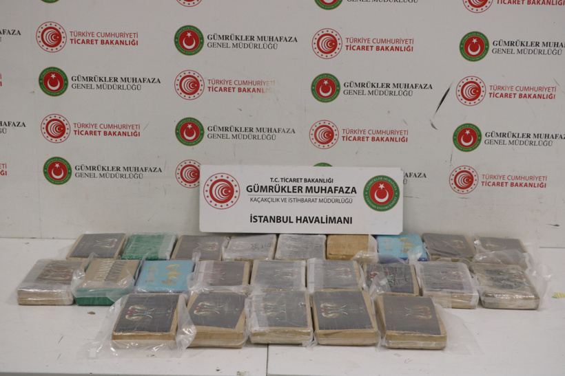 Kokain kaçıran Latin Amerikalılara İstanbul Havalimanı'nda operasyon! Pilot kıyafetliler firar etti - Resim : 1