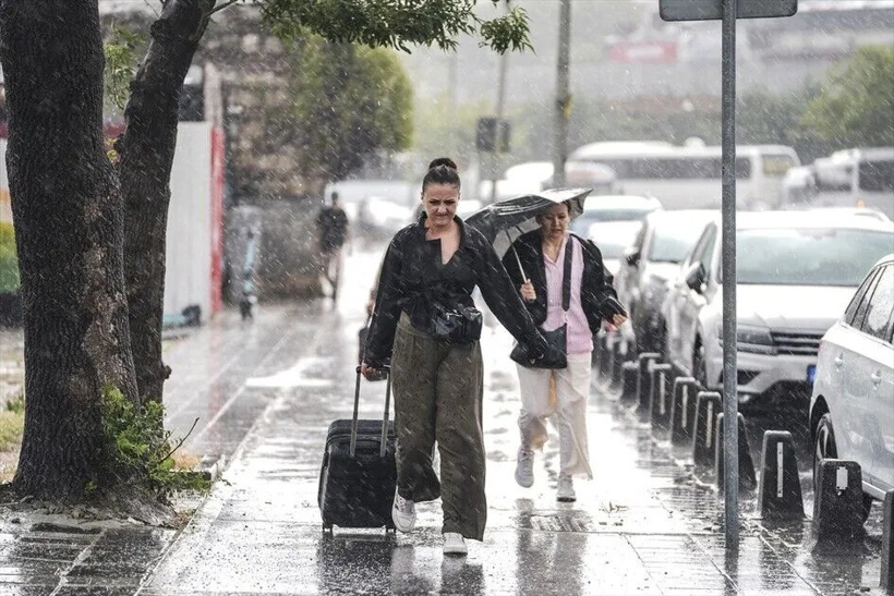 Şakır şakır yağacak sağanak için tarih verdi: AKOM açıkladı - Resim : 1
