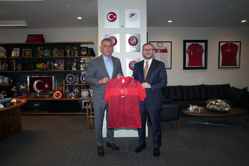Yayın ihalesinde Turkcell sürprizi: Hacıosmanoğlu ile kritik görüşme - Resim : 1