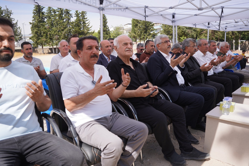 Kahtalı Mıçe'nin sevenleri mezarı başında toplandı - Resim : 3