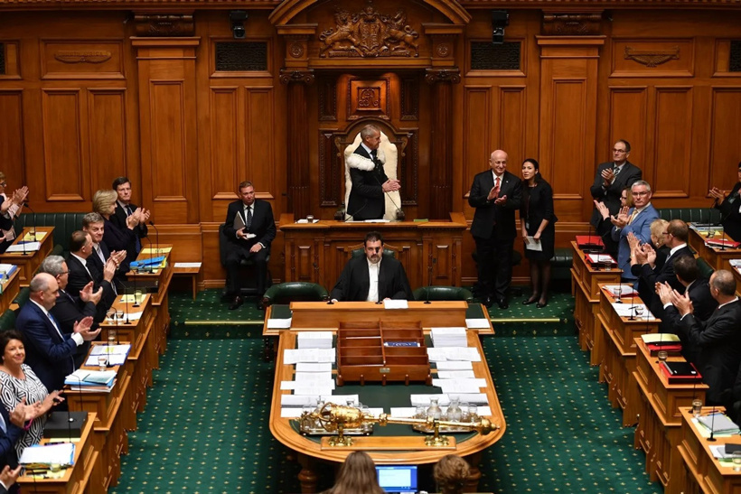 Seçim öncesi parlamento feshedildi! Bu ülkede oy kullanmak için vatandaş olmak gerekmiyor - Resim : 1