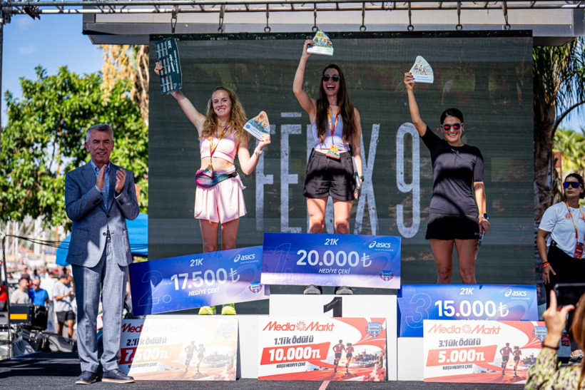 9. Uluslararası Bodrum Yarı Maratonu tamamlandı Organizasyona 23 ülkeden 2 bin 500 sporcu katıldı - Resim : 1