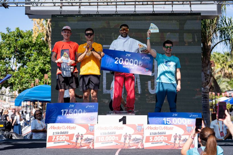 9. Uluslararası Bodrum Yarı Maratonu tamamlandı Organizasyona 23 ülkeden 2 bin 500 sporcu katıldı - Resim : 2