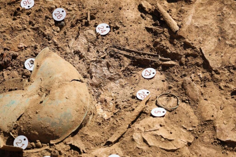 Elit savaşçının mezarı 2 bin 600 yıl sonra eksiksiz bulundu: Yüzünü altınla örtüp gömmüşler - Resim : 4