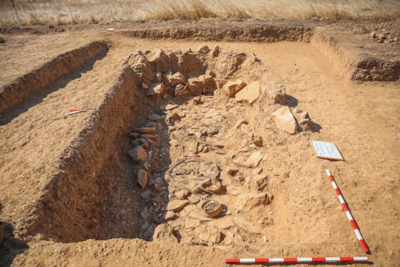 Elit savaşçının mezarı 2 bin 600 yıl sonra eksiksiz bulundu: Yüzünü altınla örtüp gömmüşler - Resim : 1