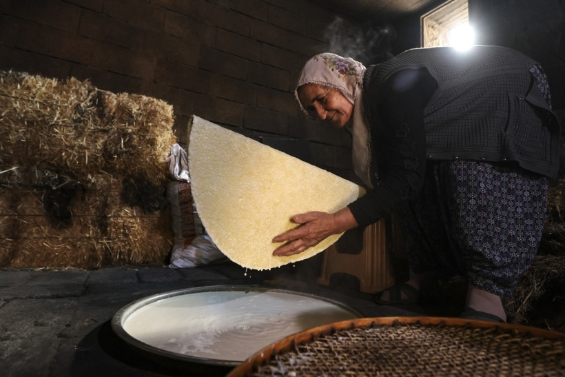 Nevşehir'in tescilli lezzeti binbir zahmetle üretiliyor: Belde adını bu yemekten alıyor - Fotoğraf: 9