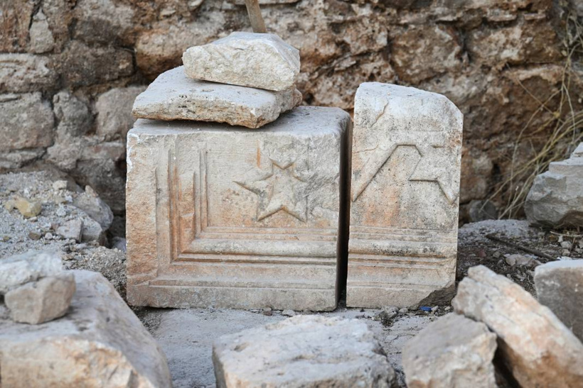 Antalya'nın göbeğinde öğrenci hücreleri ve çok sayıda mezar keşfedildi - Fotoğraf: 4
