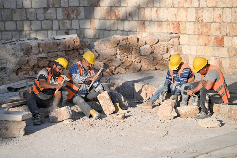 Antalya'nın göbeğinde öğrenci hücreleri ve çok sayıda mezar keşfedildi - Fotoğraf: 5