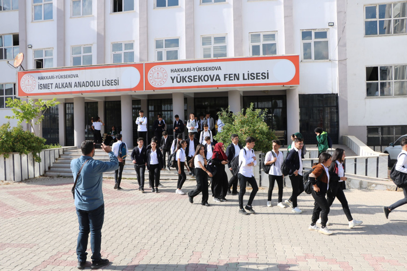 yuksekovada-baska-okulun-binasinda-egitim-goren-fen-lisesi-ogrencilerinden-bakan-tekine-mektup-5417-dhaphoto4.jpg