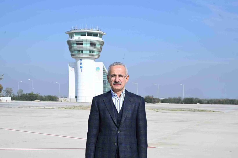bakan-uraloglu-istanbul-havalimani-1352-470260-139003-11zon.jpg