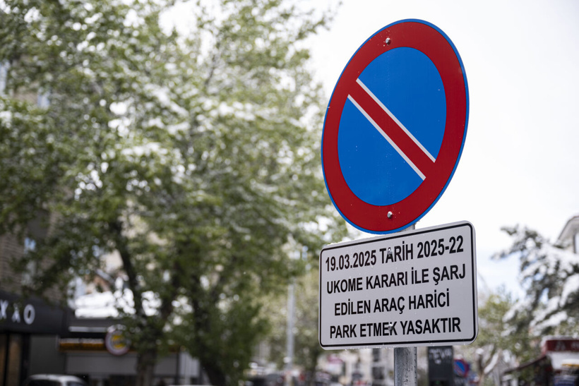 aa-20250411-37602429-37602427-baskentte-bazi-noktalarda-elektrikli-arac-sarj-istasyonlarina-park-yasagi-getirildi.jpg