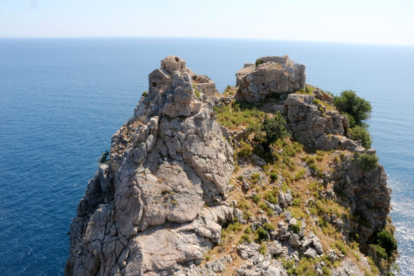 tarihi-kilisenin-taslarini-sokup-bolged-777991-229955.jpg