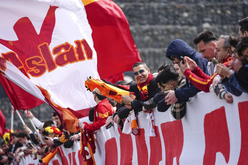 aa-20260416-41123255-41123225-lider-galatasarayda-coskulu-antrenman.jpg