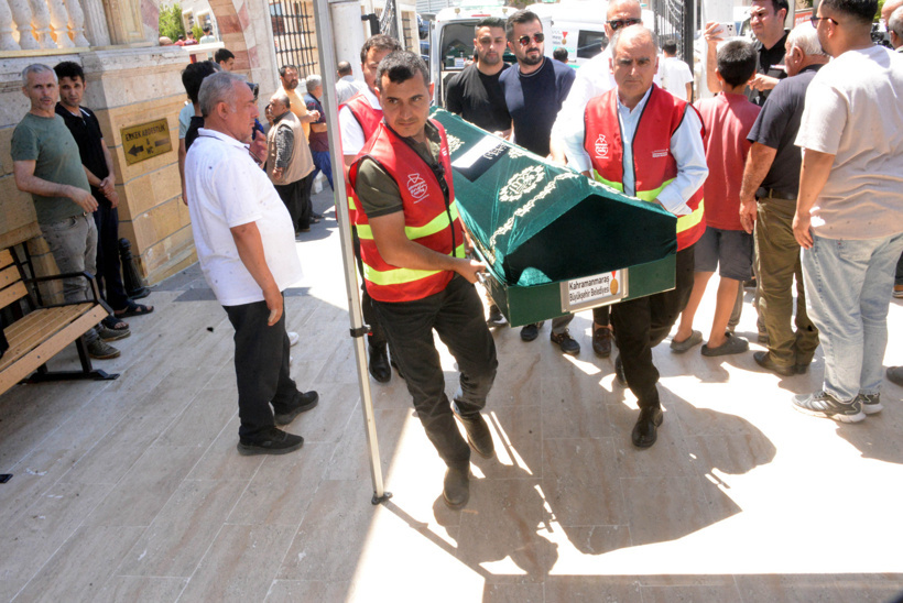 Yanarak ölen 3 engelli kardeş toprağa verildi! 'Gözlerinin önünde feryatlarını duyarak kaybetti' - Resim : 7
