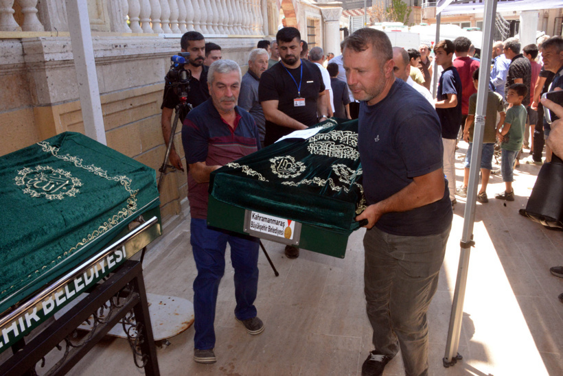 Yanarak ölen 3 engelli kardeş toprağa verildi! 'Gözlerinin önünde feryatlarını duyarak kaybetti' - Resim : 6