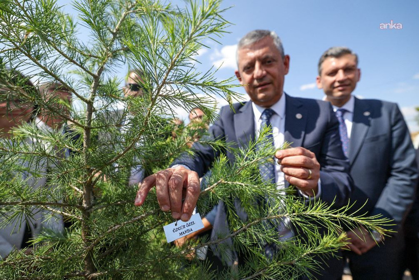 Özgür Özel YENİ Parti fidanını dikti: Hayırlı uğurlu olsun - Resim : 3