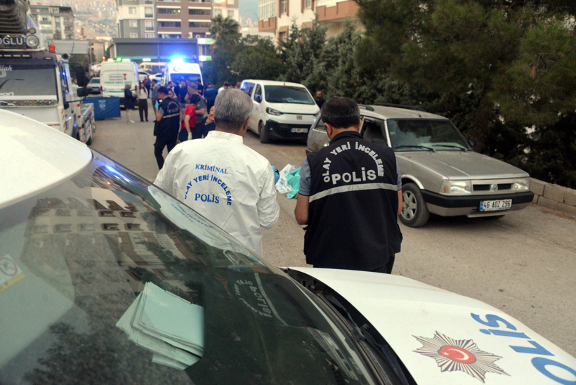 Sokak ortasında kadın cinayeti işlendi: 4 çocuk annesi kadın öldürüldü! - Resim : 1