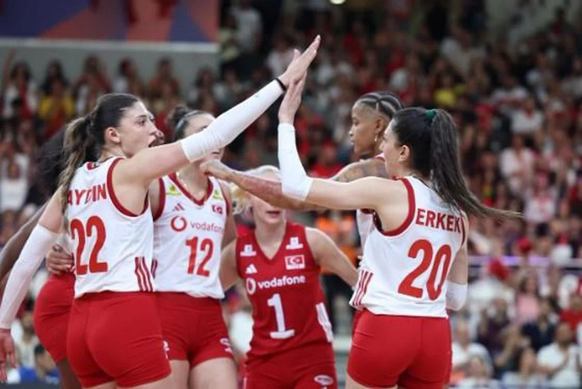 Ne yapıyorsun Melissa! Sinead Jack Kisal'dan İstiklal Marşı açıklaması: Ben Türküm! - Fotoğraf: 4
