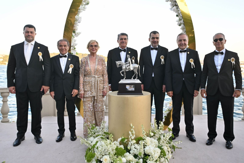 İstanbul'da gözleri kamaştıran gösteri: Atatürk silueti İstanbul Boğazı'na yansıdı - Fotoğraf: 2