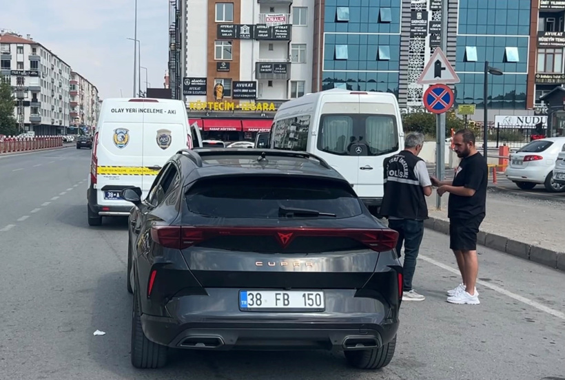4 çocuk anahtarı üzerinde unutulan otomobili çaldı! Kamera kayıtları ele verdi - Resim : 1