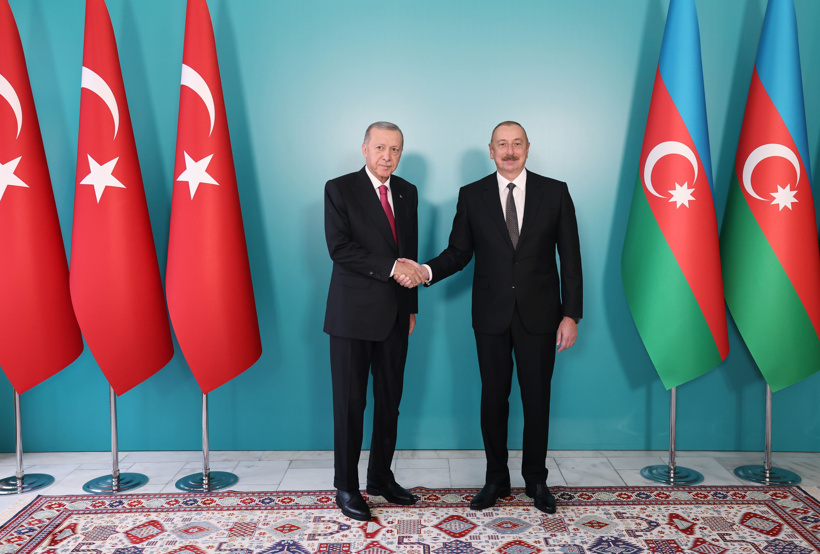 cumhurbaskani-erdogan-aliev-ile-gorustu-5296-dhaphoto2.jpg