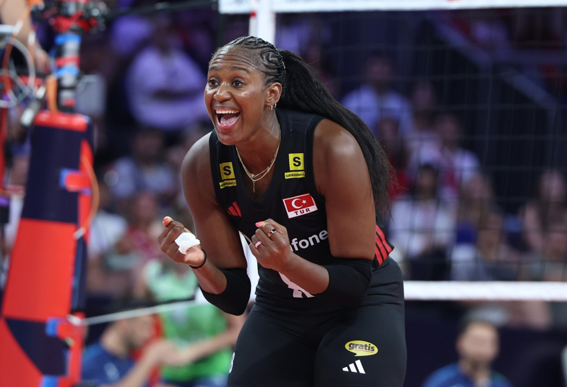 İstiklal Marşı'nı okuduğu için eleştirilen milli voleybolcudan tokat gibi cevap - Fotoğraf: 4