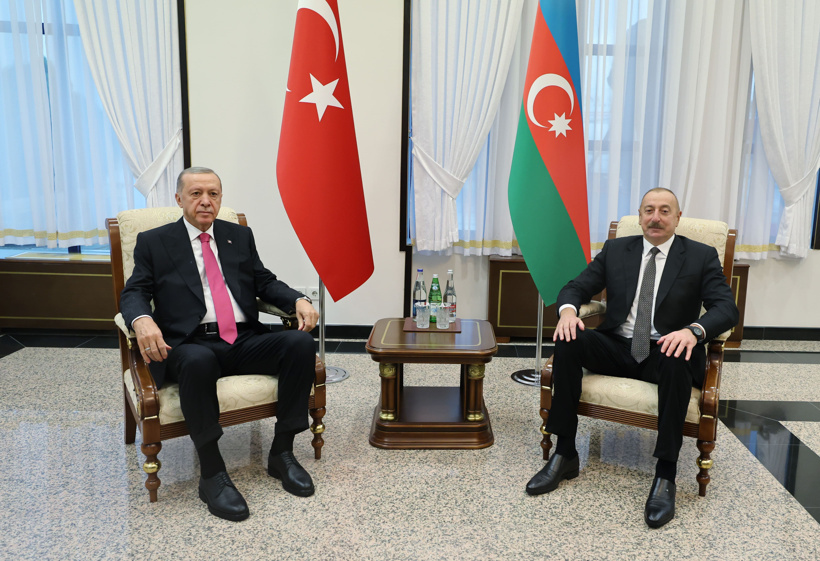 cumhurbaskani-erdogan-aliev-ile-gorustu-5296-dhaphoto3.jpg
