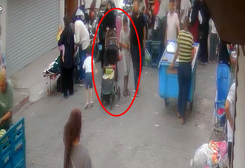 12 yaşındaki çocuğa yankesicilik yaptırdı: O anlar saniye saniye kaydedildi - Resim : 1