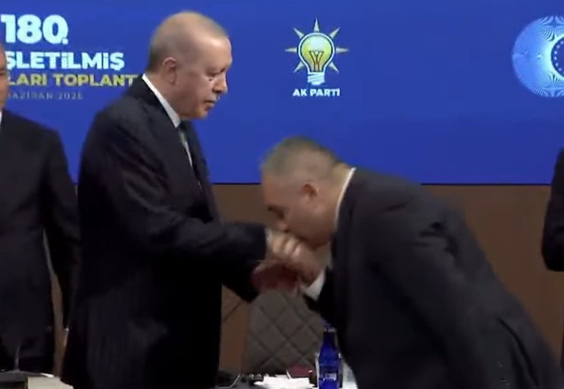 Son dakika | 3 belediye başkanına AKP rozeti takıldı: Mesut Özarslan, Erdoğan'ın elini öptü - Resim : 4