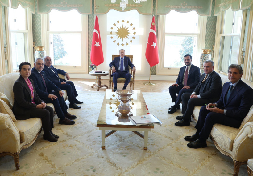 Erdoğan AKP rozeti taktığı başkanları Vahdettin Köşkü'nde ağırladı - Resim : 4