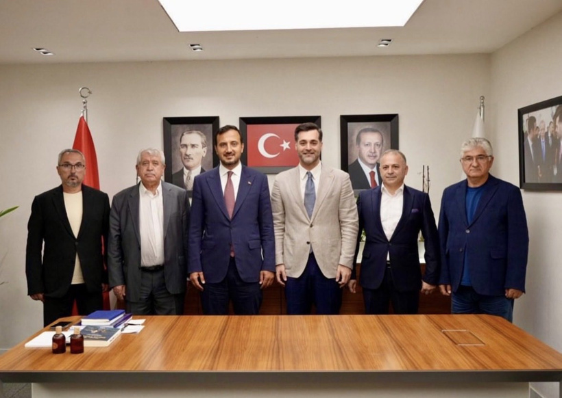 4 CHP'li AKP'ye geçti 2 üye de gözaltında: YENİ Parti'den Üsküdar seçimi öncesi yaşananlara tepki eylemi - Resim : 2