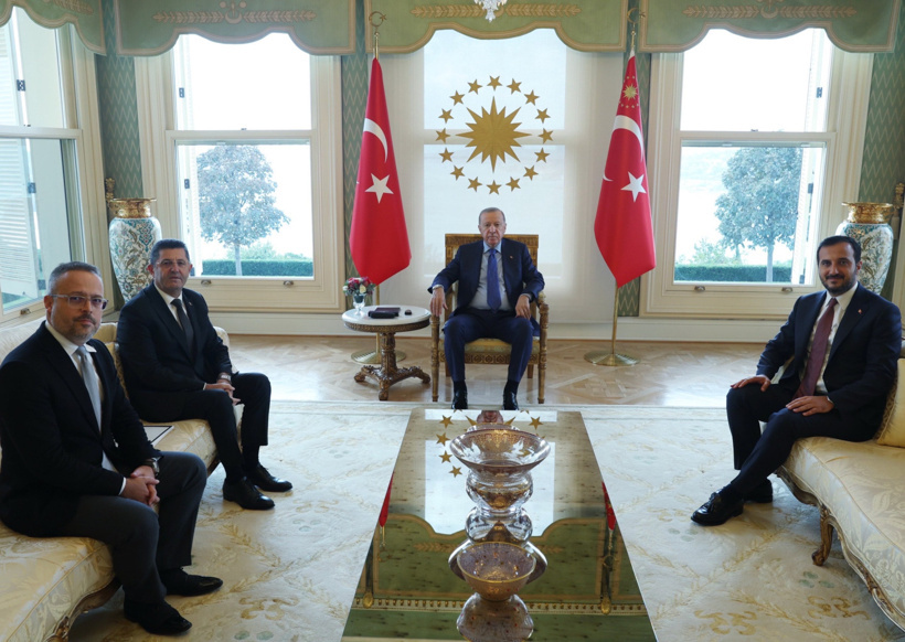 Erdoğan AKP rozeti taktığı başkanları Vahdettin Köşkü'nde ağırladı - Resim : 2