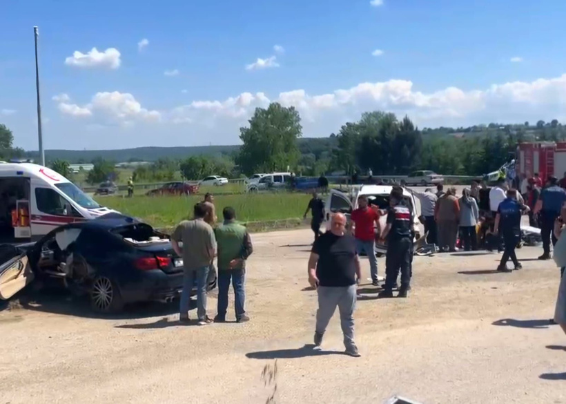 Sakarya'da araç kazası! 5'i ağır 8 kişi yaralandı - Fotoğraf: 2