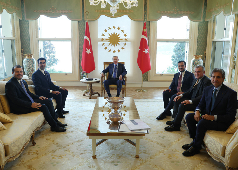 Erdoğan AKP rozeti taktığı başkanları Vahdettin Köşkü'nde ağırladı - Resim : 5