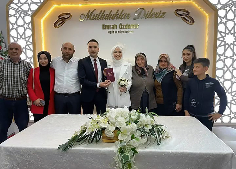 Dünürler, çocuklarının yuvasını hazırlarken can verdi: Gözyaşlarıyla defnedildiler - Resim : 3