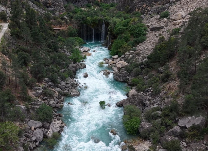 Türkiye'nin 110 milyon yıllık şelalesi 30 metreden turkuaz göle akıyor - Fotoğraf: 6