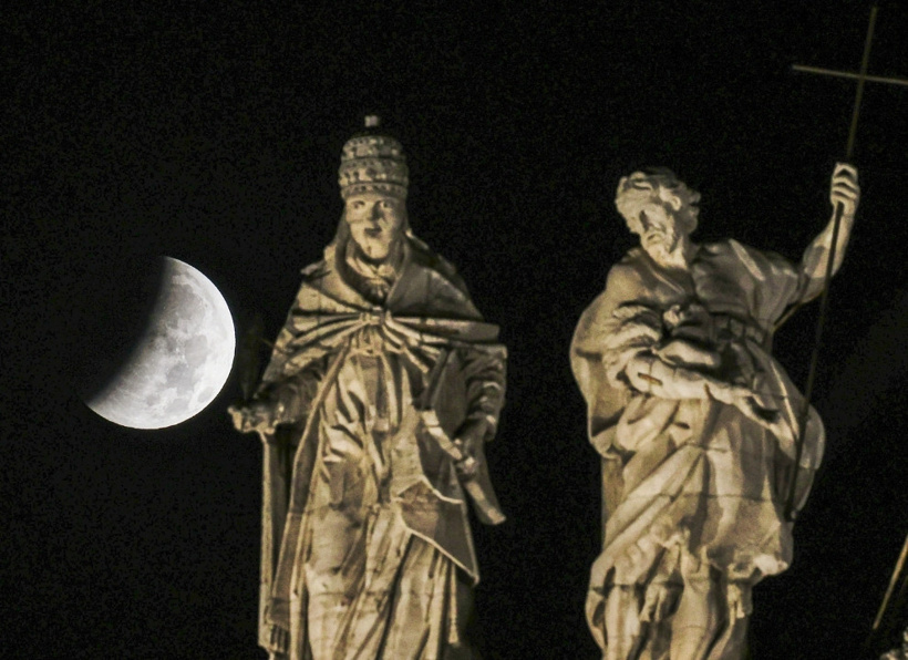 Ay tutulması böyle görüntülendi: İstanbul'dan Roma'ya görsel şölen yaşandı - Fotoğraf: 13