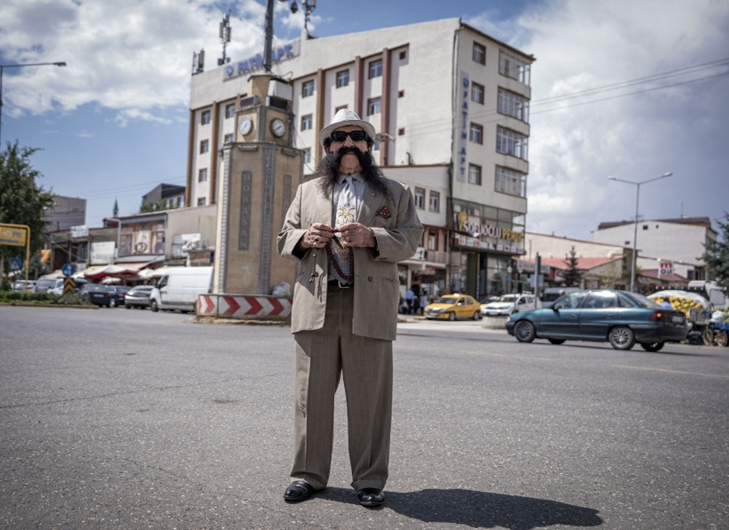 Horasanlı Pala'nın bıyıkları 1,5 metreye ulaştı: 70 yıldır kesmiyor, sırrını kimseye söylemiyor - Fotoğraf: 4