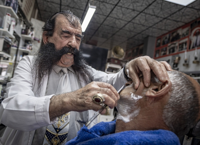 Horasanlı Pala'nın bıyıkları 1,5 metreye ulaştı: 70 yıldır kesmiyor, sırrını kimseye söylemiyor - Fotoğraf: 5