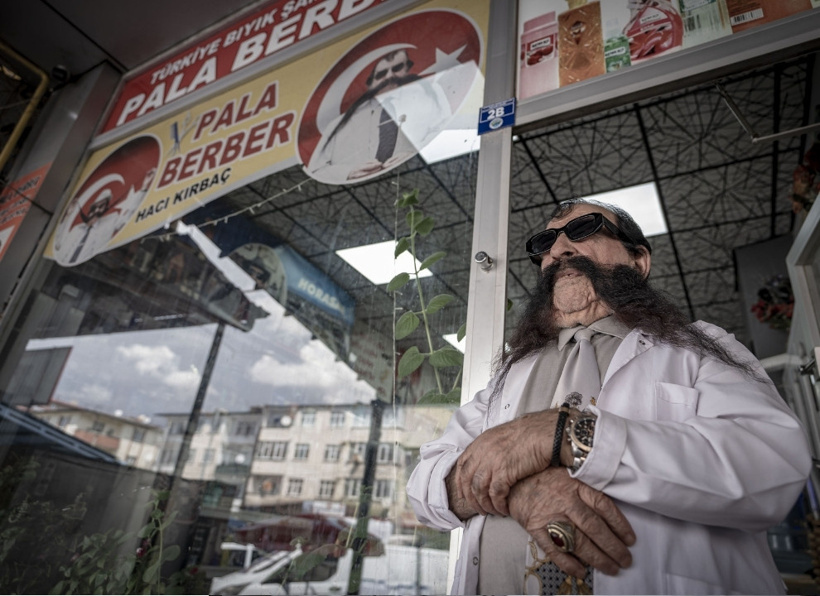 Horasanlı Pala'nın bıyıkları 1,5 metreye ulaştı: 70 yıldır kesmiyor, sırrını kimseye söylemiyor - Fotoğraf: 11