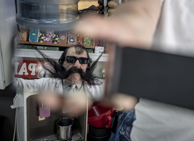 Horasanlı Pala'nın bıyıkları 1,5 metreye ulaştı: 70 yıldır kesmiyor, sırrını kimseye söylemiyor - Fotoğraf: 8